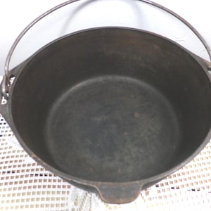 Vintage Cast Iron Dutch Oven 8 DO, Cast Iron Dutch Oven Kitchen Camping Tool Made in USA, Morethebuckles, cast iron handled pot