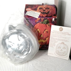 3D Wilton Halloween Pumpkin Cake Pan Stand-Up Jack-O-Lantern, NEW 2pc Baking Mold 1995, Morethebuckes, Halloween, Wilton