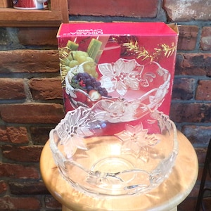 Ciotola vintage in cristallo Poinsettia Mikasa, ciotola in cristallo Mikasa in scatola, ciotola in cristallo natalizio, Natale in cristallo, oggetto di scena anni &#39;90, Morethebuckles