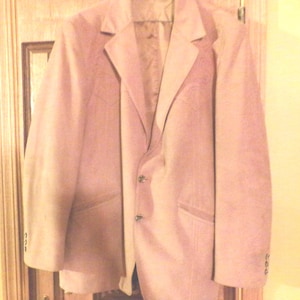 Men&#39;s Rancho Deluxe by Grais Microsuede Western Sport Coat, 44 L 1990’s A western style Micro suede sports coat from the 1990’s