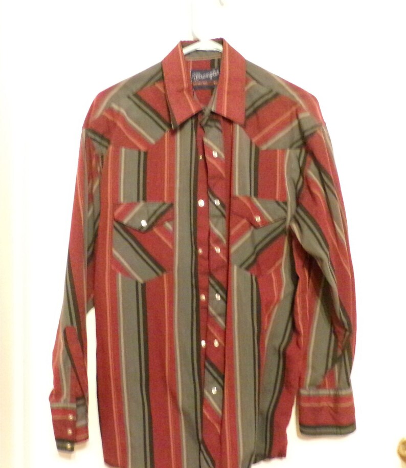Morethebuckles Men\u2019s extra long tails western shirt Men\u2019s Wrangler Long Sleeve snap western shirt Western shirt