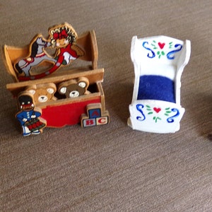 Old Dollhouse Furniture, Wood baby cradle, dollhouse baby room, dollhouse cradles, mini cradles, mini baby room décor, Morethebuckles