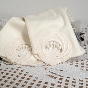 Vintage Women&#39;s Hansen White Gloves 1950&#39;s Embroidered, NOS White Gloves, Morethebuckles