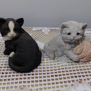 Vintage Cat Figurine Stone Critters Grey 1988 W/ Pink Yarn Ball, Grey Persian Kitten Blue Eyes, Black and white sitting cat, Morethebuckles