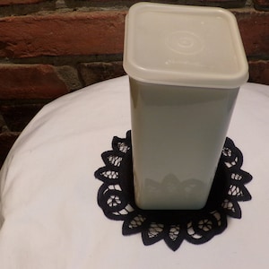 Tupperware 1827, Almond Tupperware Kleiner Käsehalter, 1970er Jahre Prop, 1970 Tupperware, Morethebuckles