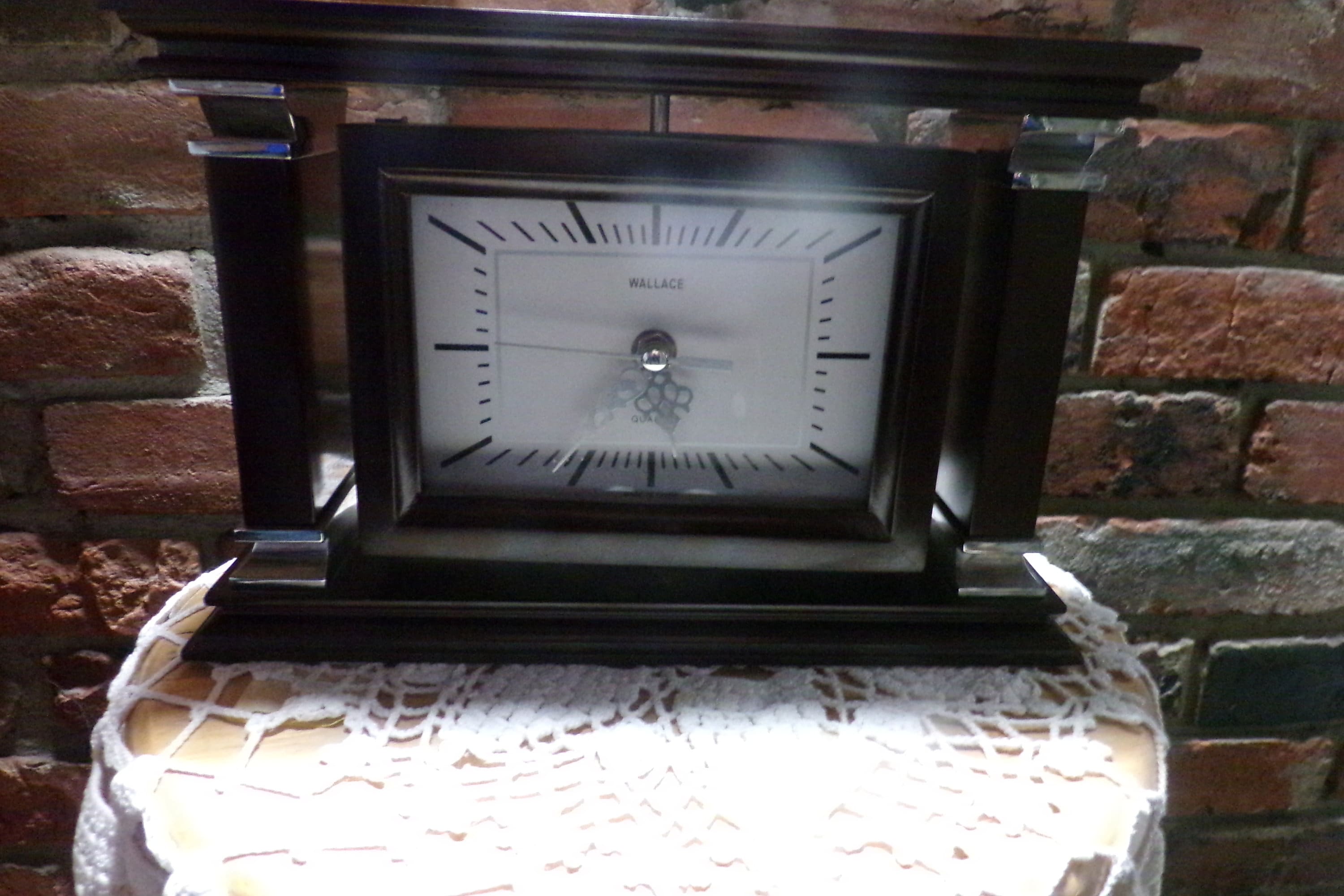 Wallace Silversmith Wooden Quartz Mantle Clock Rotating Picture