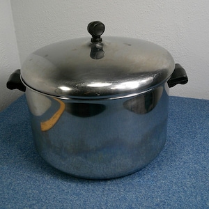 Olla Farberware vintage de aluminio revestida de 8 cuartos con tapa, fabricada en EE. UU.