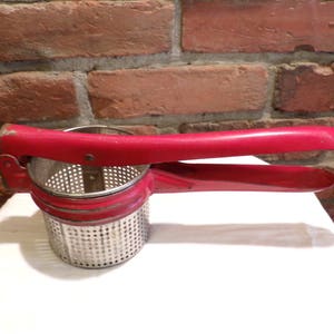 Vintage Metal Red Handled Potato Rice Masher Strainer Juicer Press, 1950&#39;s kitchen, red fruit press, Morethebuckles