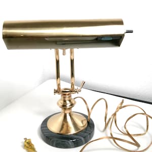 Vintage Underwriters Laboratories messing pianobankier bureaulamp met marmeren voet, bureaulamp, Morethebuckles, verstelbare pianolamp
