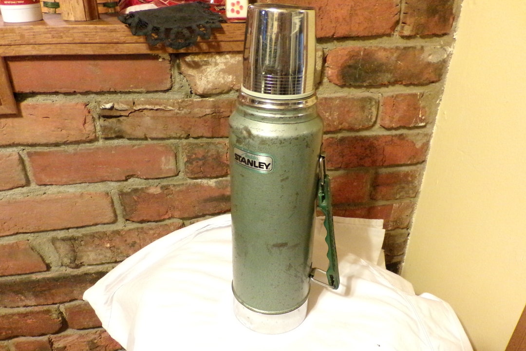 Vintage Aladdin Stanley Thermos Vacuum Bottle Green 1 Qt. A-944DH
