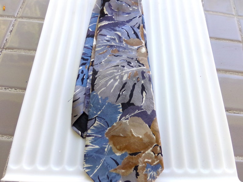 Vintage neck tie Dress tie Vintage Boston Trader\u2019s tie