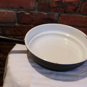 Vintage Black Mid-Century Enamel Pan, Enamel pan with wood handle, 1960’s enamel pan, Enamel pry pan, Morethebuckles