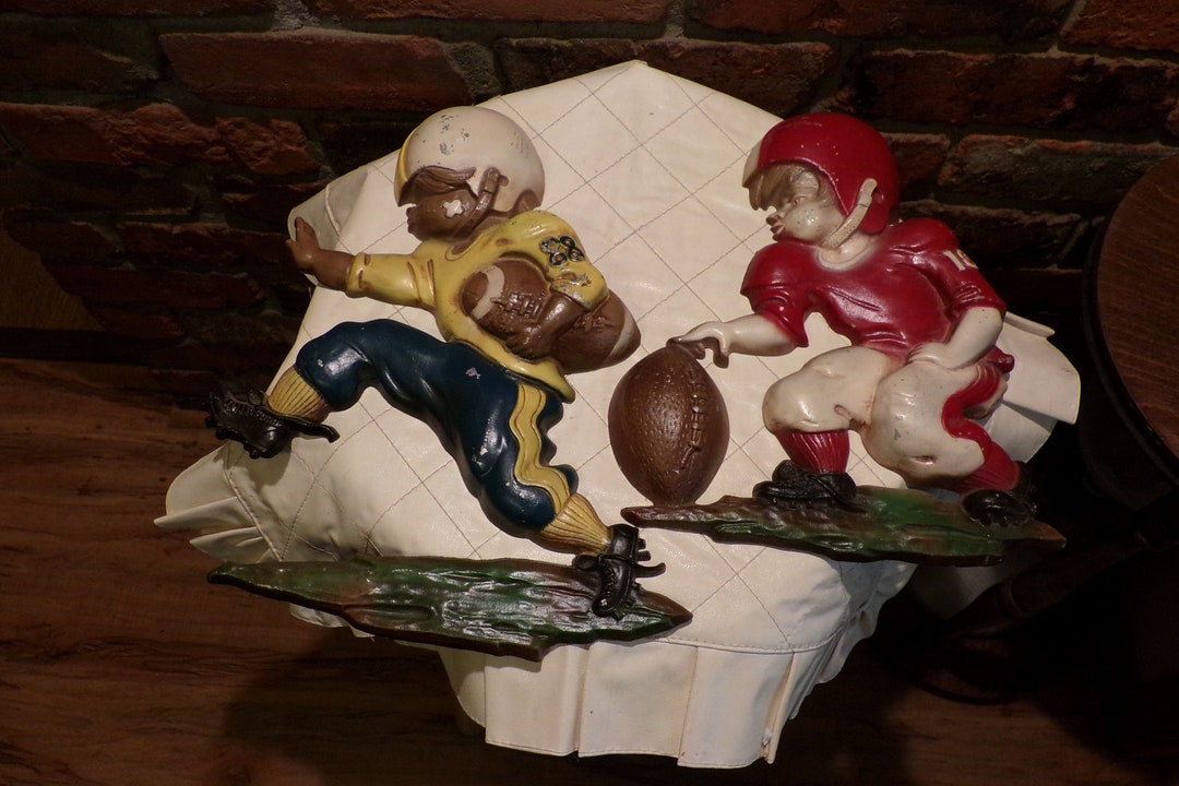 Vintage 1976 Homco USA Cast Aluminum Metal Football Player Wall Hanging