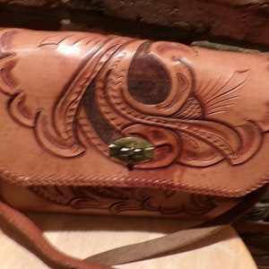 Vintage Hand Tooled Leather Purse, Tooled Stitch Brass Toggle Handbag, 1960’s tooled leather shoulder bag, Morethebuckles