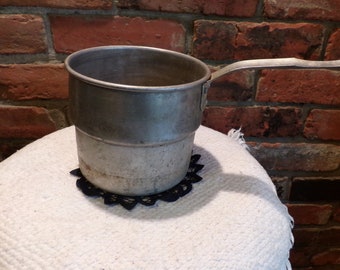 Pan de salsa de aluminio vintage con asa, decoración de la pared de la casa de campo, cocina de la casa, decoración de la cocina de la sartén, apoyo de 1950, Morethebuckles
