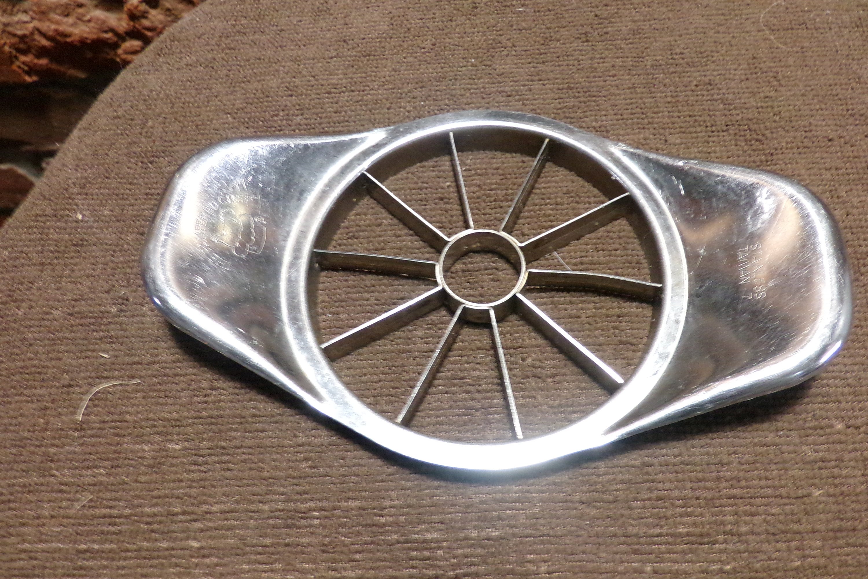 Vintage The Pampered Chef Stainless Apple Fruit Wedger Slicer Corer,  stainless apple corer/slicer, Morethebuckles