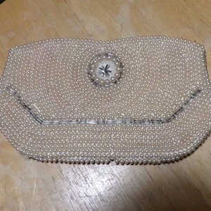 Cartera de mano vintage con forro de seda y perlas blancas, años 30, 40 y 50 Cartera de mano con perlas, Morethebuckles, cartera pequeña con cuentas, Japón, Morethebuckles