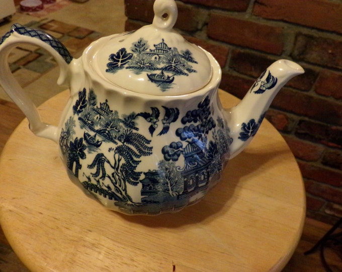 Lovely Vintage Sadler England Blue Willow Teapot Blue Willow Etsy