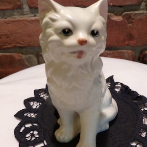 White cat figurine, Vintage Enesco Japan Sitting Cat Figurine E2418, Vintage sitting cat, 1950’s cat, cat, cat figurine, Morethebuckles