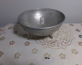 Vintage aluminum footed colander, rustic farmhouse kitchen strainer basket bowl, Morethebuckles, 1950's