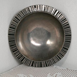 Wilton Armetale Pewter Sunburst Rimmed Bowl 13&quot; Round Made in USA, Morethebuckles, Rare 1970’s Pewter Bowl, Large Pewter Bowl