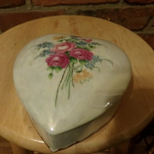 Porcelain Heart shaped trinket box, heart shaped candy dish, gift for her, home décor, floral heart lidded trinket dish, Morethebuckles
