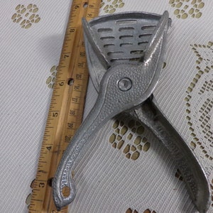 Vintage Aluminum handheld lemon juicer, old aluminum juicer, bar juicer, Morethebuckles,  Aluminum Hand Juicer Reamer
