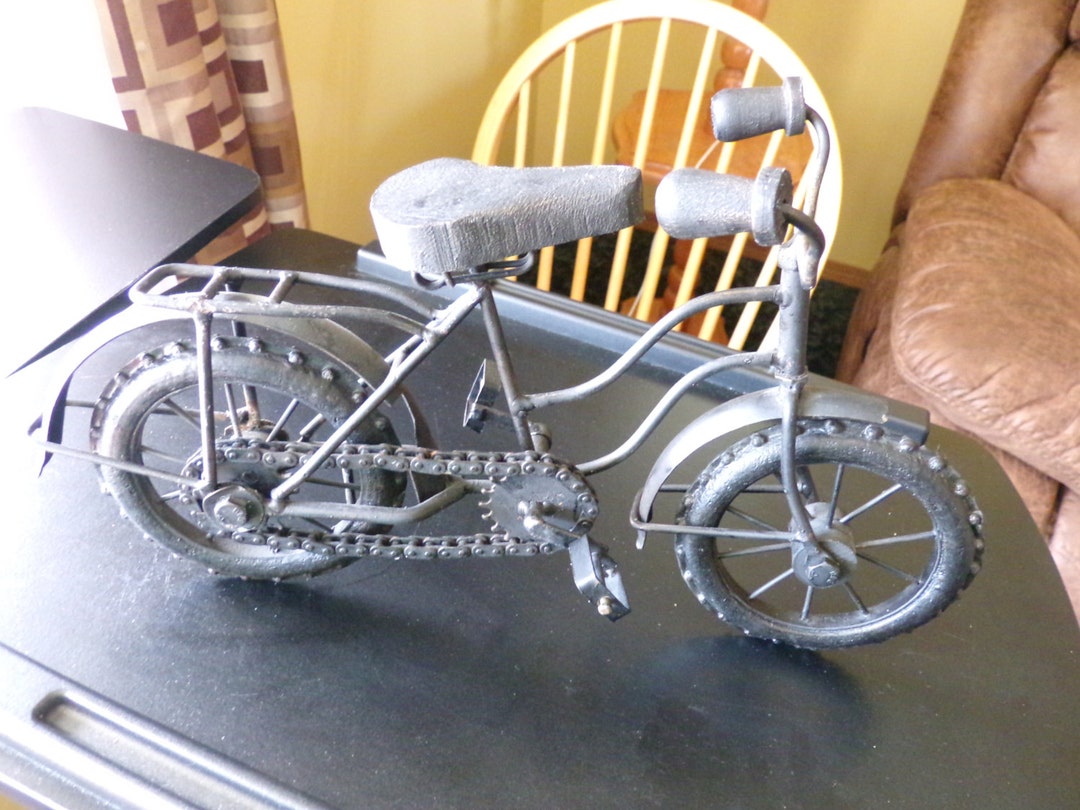Bicicleta antigua con respaldo new arrivals