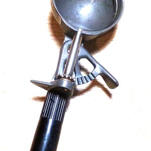 Vintage Bonny Product Black Handle Ice Cream Scoop, mid-century Black handled ice cream scoop, retro serving, Morethebuckles