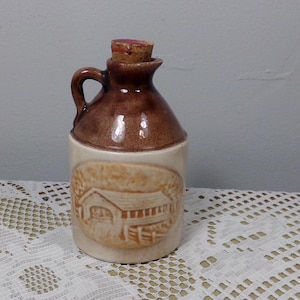 Vintage kleiner brauner Krug, Vintage Whisky Krug, verkorkter kleiner Krug, Morethebuckles, Keramik Ahornsirup Krug / Halter mit Ahornblatt,
