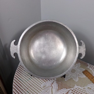 Vintage 1940s 8 inch heavy duty aluminum cooking pot, Hammered aluminum handled cook pot,  Morethebuckles