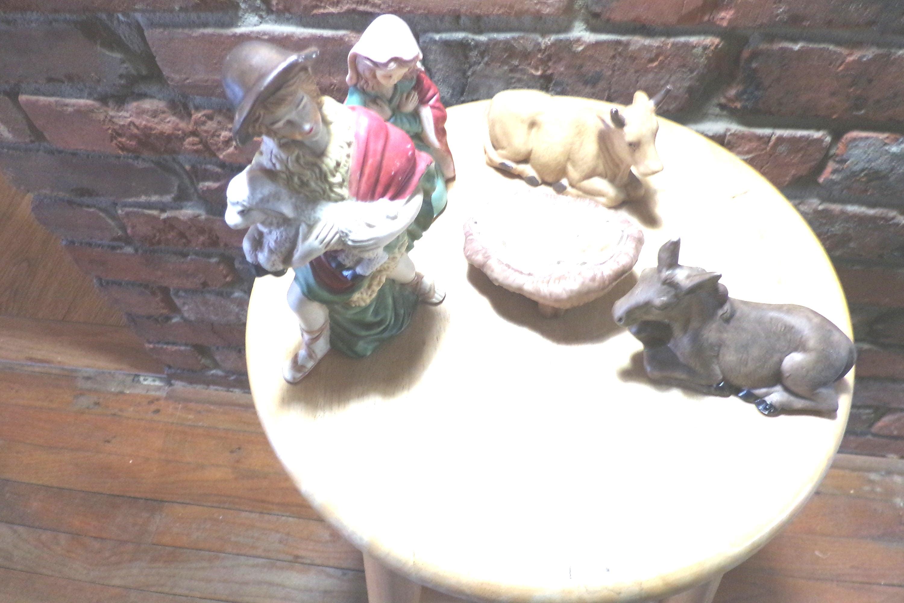 15-Piece Nativity Set. Hand-Painted Figurines For Christmas Creche Manger Scene