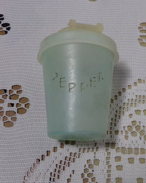 Vintage Midget Tupperware Mini 2.5