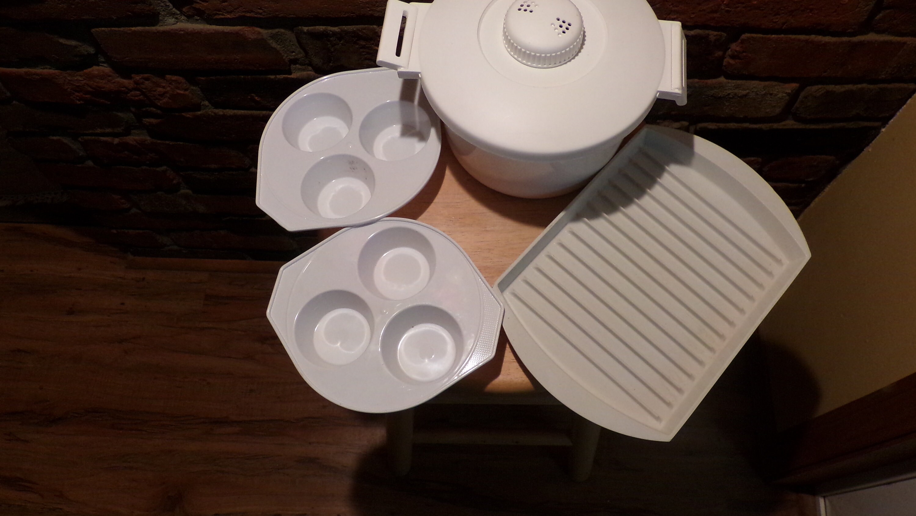 Rubbermaid Microwave Cookware for sale Only 2 left at 75