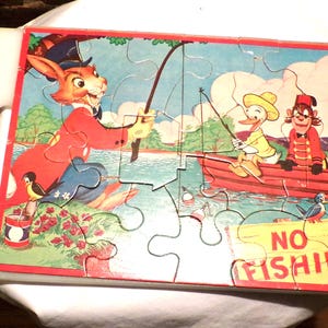 Vintage 1950er Rahmentablett Puzzle, RARE Cartoon Rabbit Duck gerahmtes Puzzletablett, 1950er Jahre Kinderpuzzle, Morethebuckles