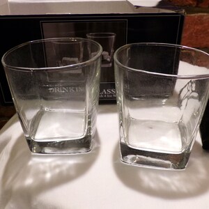 Bicchieri da whisky, Macy&#39;s Set Di 2 Bicchieri con 4 Pietre di Ghiaccio - New In Box bicchieri di rocce con pietre di ghiaccio, barware, Morethebuckles