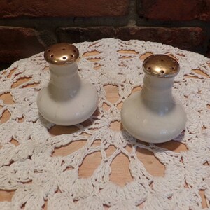 Ceramic cream and gold salt and pepper shakers, Cork bottom shakers, Vintage shakers, Vintage salt and pepper shakers, Morethebuckles