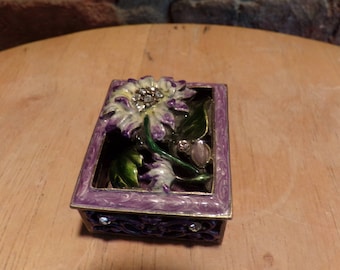 Flower Trinket box pewter and enamel, Vintage little trinket box, mini purple and white pewter box, Min pewter box