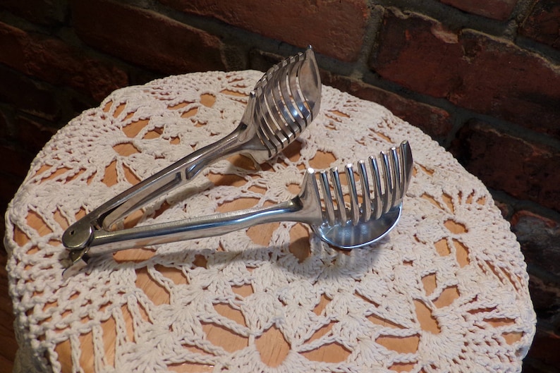Heavy Aluminum Tomato egg slicer Vintage Tomato Slicer Vintage Kitchen gadget 1960\u2019s prop Morethebuckles Vintage Kitchen gadget