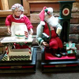1995 Holiday Creations Mr & Mrs Santa Claus Lighted Musical