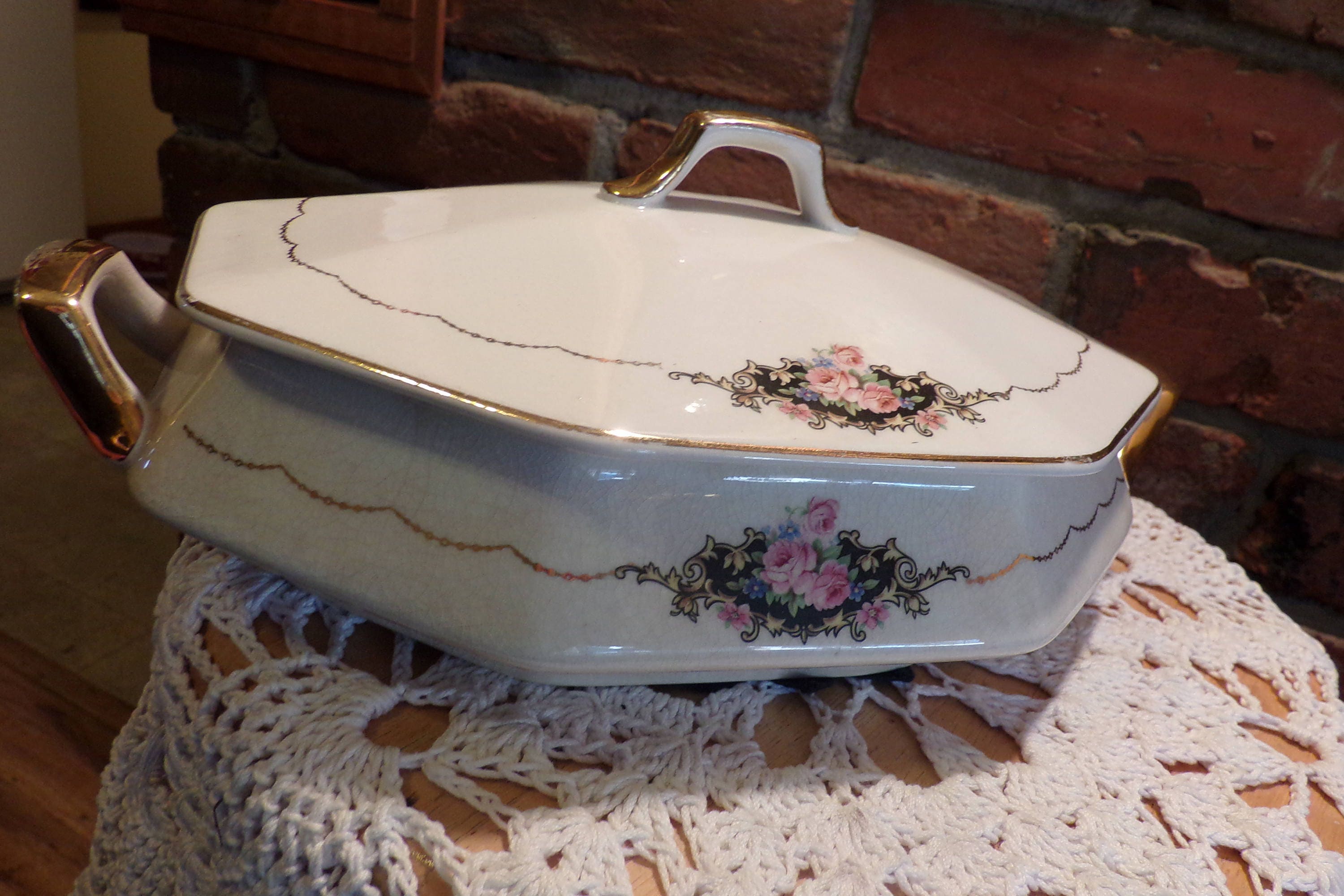 Cacerola con tapa antigua de Martha Washington China, años 20 Martha  Washington China, fuente francesa antigua con tapa de los años 20,  Morethebuckles - Etsy México, image size:3000x2000