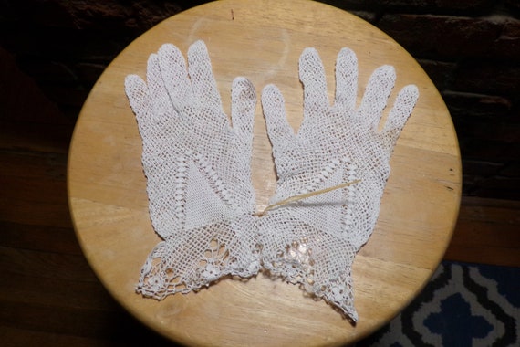 Antique Ladies Gloves, Antique white knitted ladi… - image 1