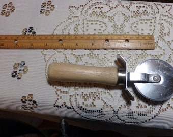 Vintage Wood Handle Pizza Cutter Made in Taiwan, Wood Handle Pizza Cutter Circular Blade, Morethebuckles