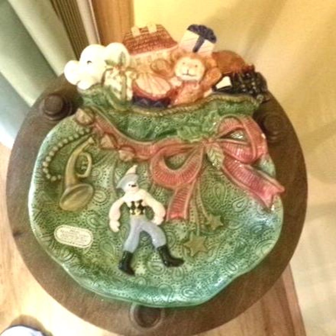 Vintage Retire 1995 Fitz & Floyd Santa Bag Plate, 3D Retired
