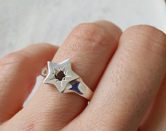Sterling Silver Star Signet ring , Shooting Star Ring with  natural faceted Smokey Quartz , Good Luck Ring, Statement Star Chevalier