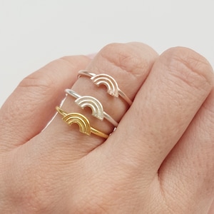 Sterlingzilveren regenboogring | Sierlijke stapelring | Positieve Vibes-ring | Trotsring