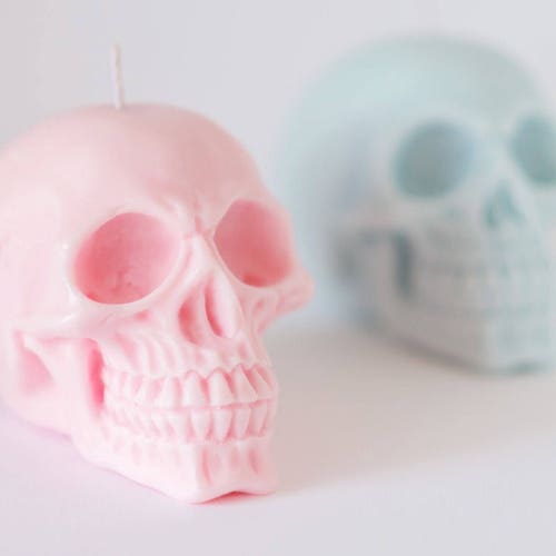 Pastel skull candles - set of two - 100% soy-wax - vegan candles / Halloween / pastel goth / gothic / witch / wax melts