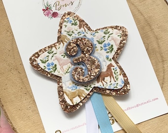 Insignia de cumpleaños / Insignia de cumpleaños con purpurina de caballo - Botón de cumpleaños / Insignia de caballo