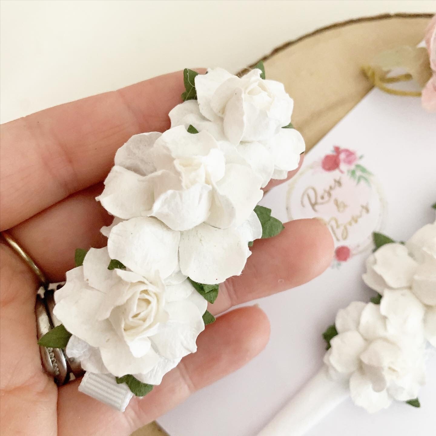 JZHB0145 Bandeau fille Blanc Rose Plastique Fleurs
