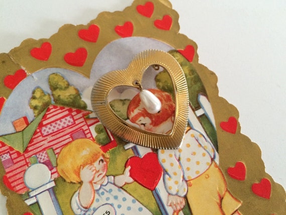 Sweet Little Vintage Heart Pin Gold Trim with Pea… - image 1